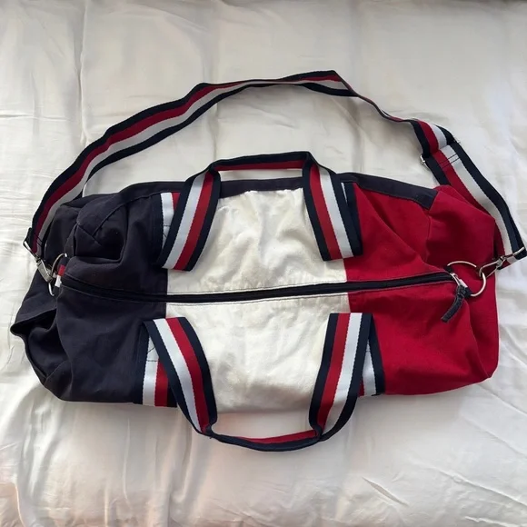 Tommy Hilfiger Duffle Bag - Picture 3 of 7